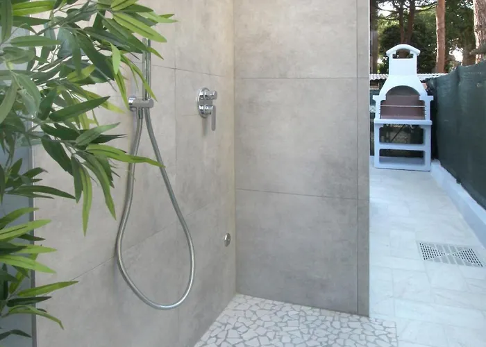 With Private Jacuzzi Vila San Mauro Mare