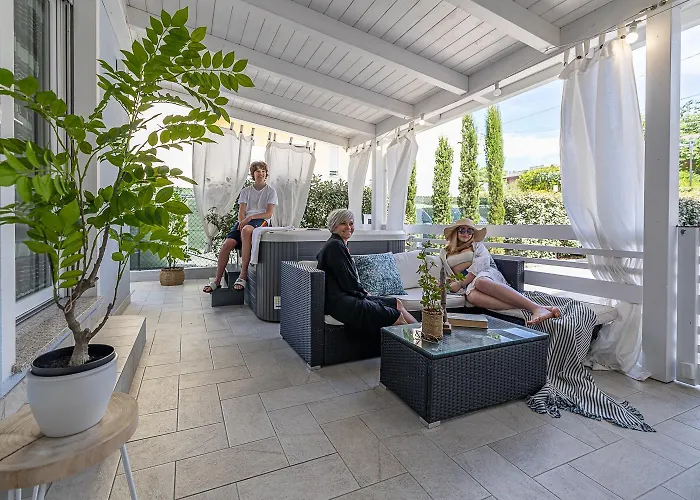 Vila With Private Jacuzzi San Mauro Mare