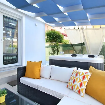 With Private Jacuzzi Villa San Mauro Mare