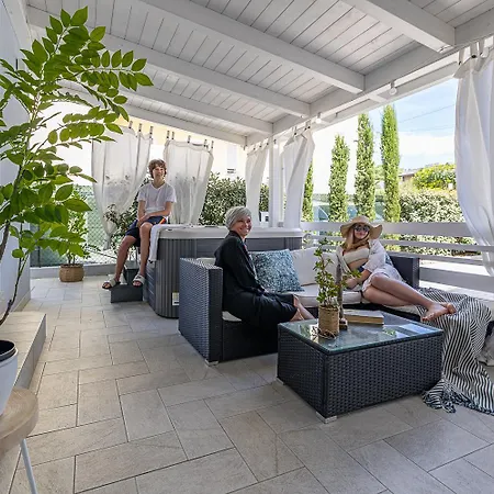 Villa With Private Jacuzzi San Mauro Mare