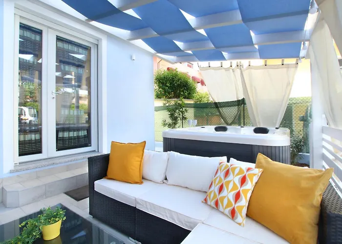 With Private Jacuzzi Villa San Mauro Mare